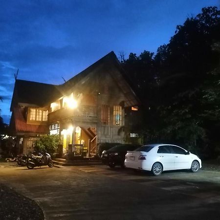 Crossroads House Hotel Mae Hong Son Exterior photo